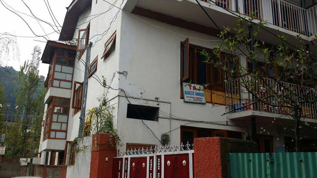 Taj Guest House Srīnagar Buitenkant foto